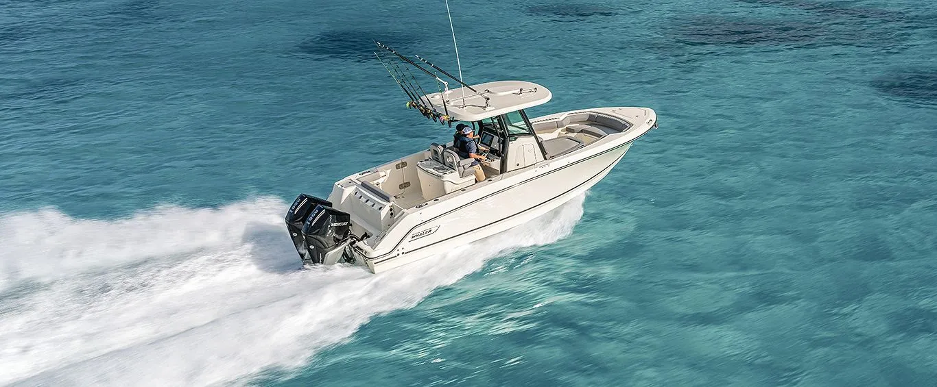 Model van een automerk in de hero van de website